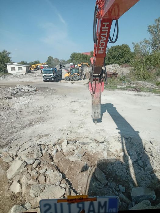 Inchriem excavator cu operator