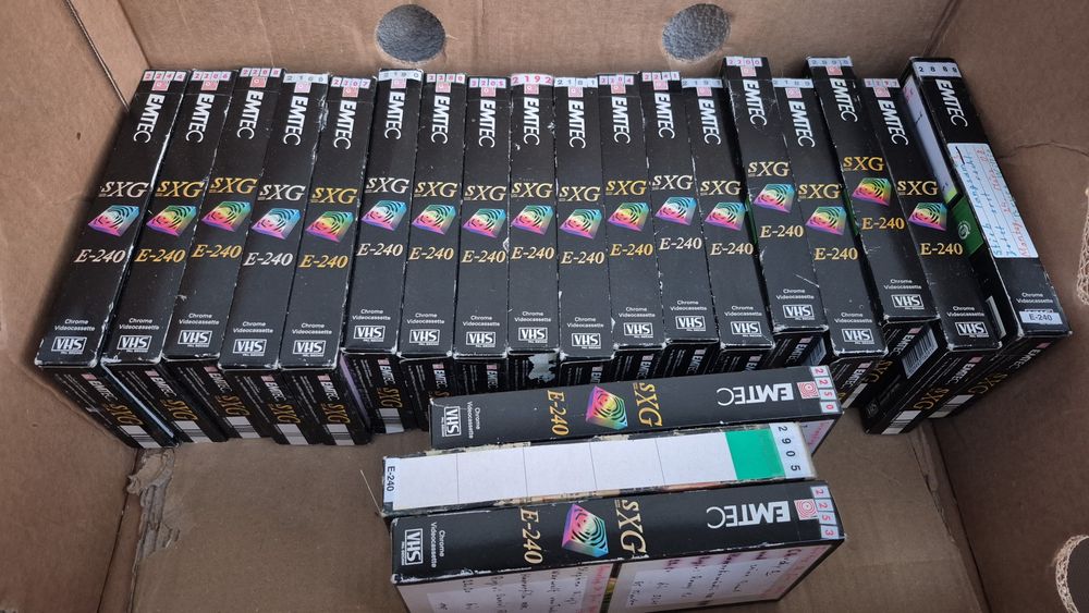 Vând 25 casete video VHS originale EMTEC de 240 minute. Colectie filme