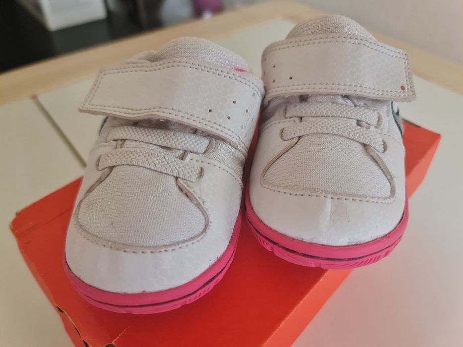 Teniși Nike fetite marimea 20