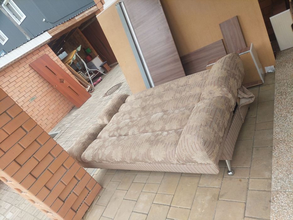Продам диван хороший