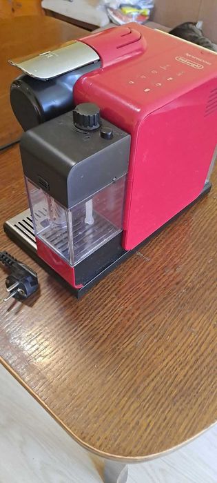 Кафемашина Delonghi EN 550 Lattissima Touch Nespresso система