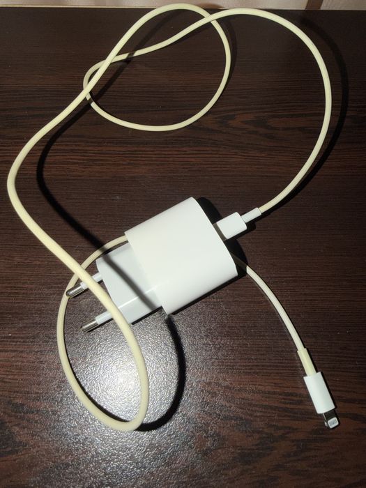 Iphone оригинално зарядно