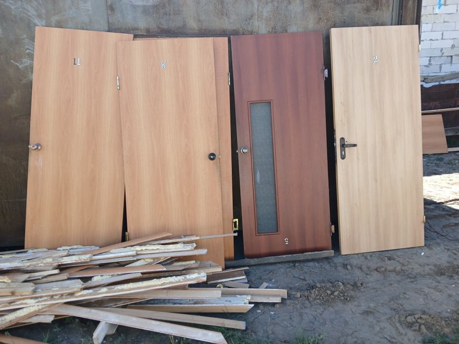 Продам межкомнатные деревянные двери
