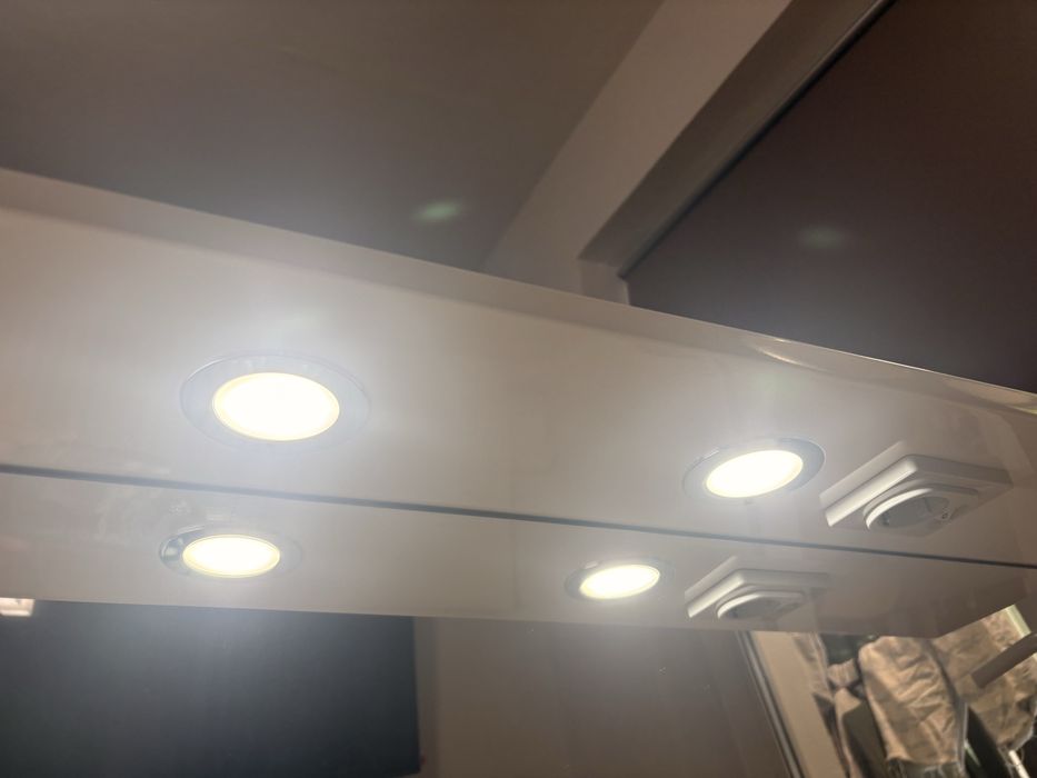 Oglinda baie LED cu dulap și priza 114x100
