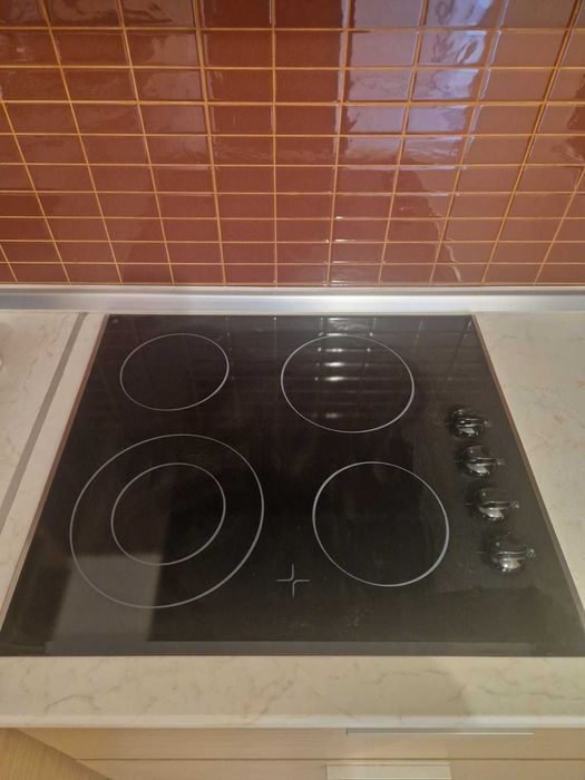 Кухня с електроуреди