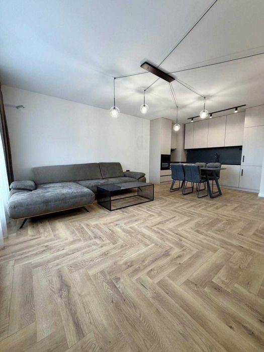 Дустаен апартамент в Остромила