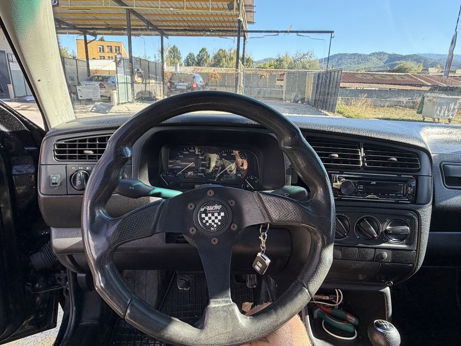Продава се GOLF 3