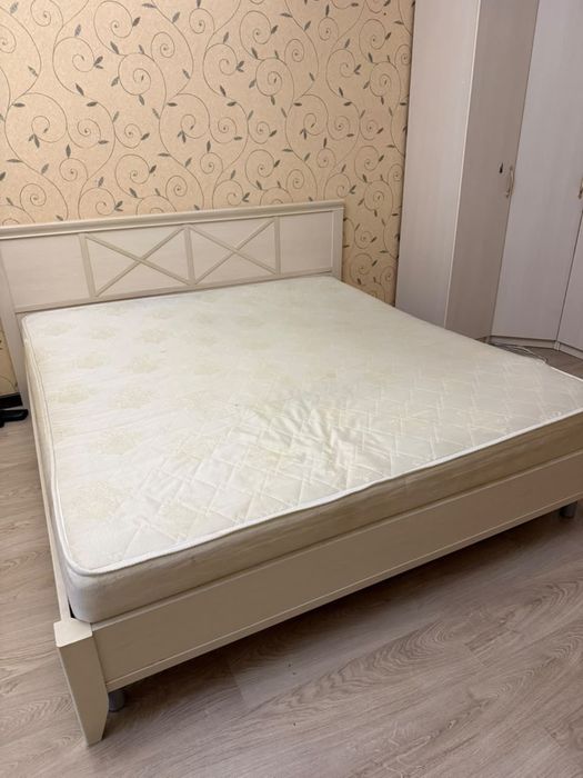 Продам спальные гарнитуры