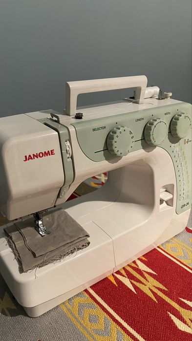ШВЕЙНАЯ машинка    Janome GR24