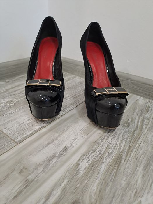 Официални черни дамски обувки на висок ток
