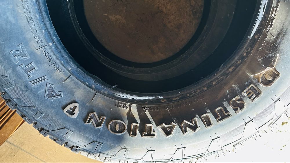 Продавам Гуми 255/75R17