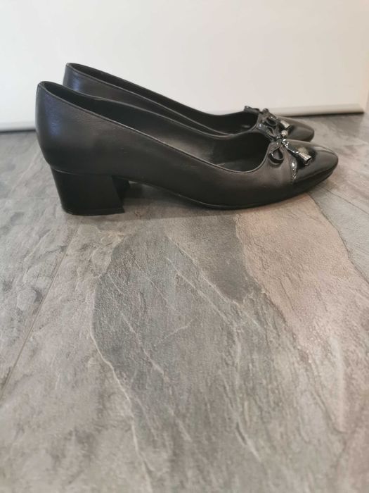 Елегантни дамски обувки