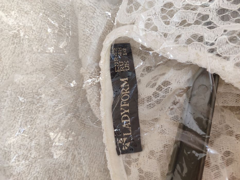 нарядное платье цвета айвори