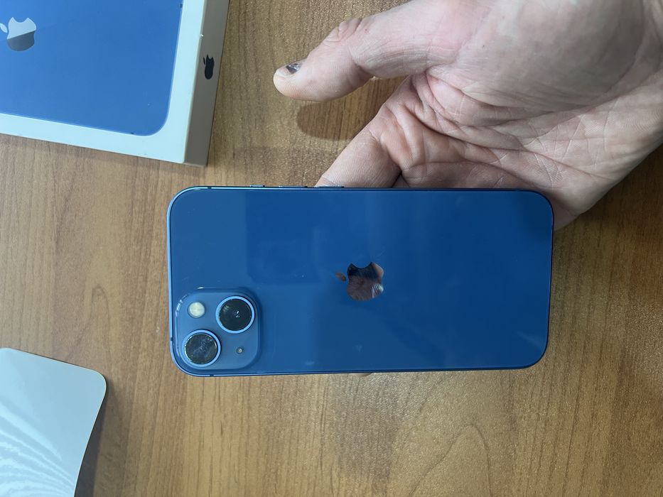 Продам iPhone 13, 77%  аккумулятор .