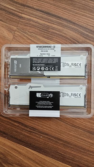 Kit 32gb ram DDR5 Kingston Fury Beast Alb (RGB) CL 30 6000 MT/s