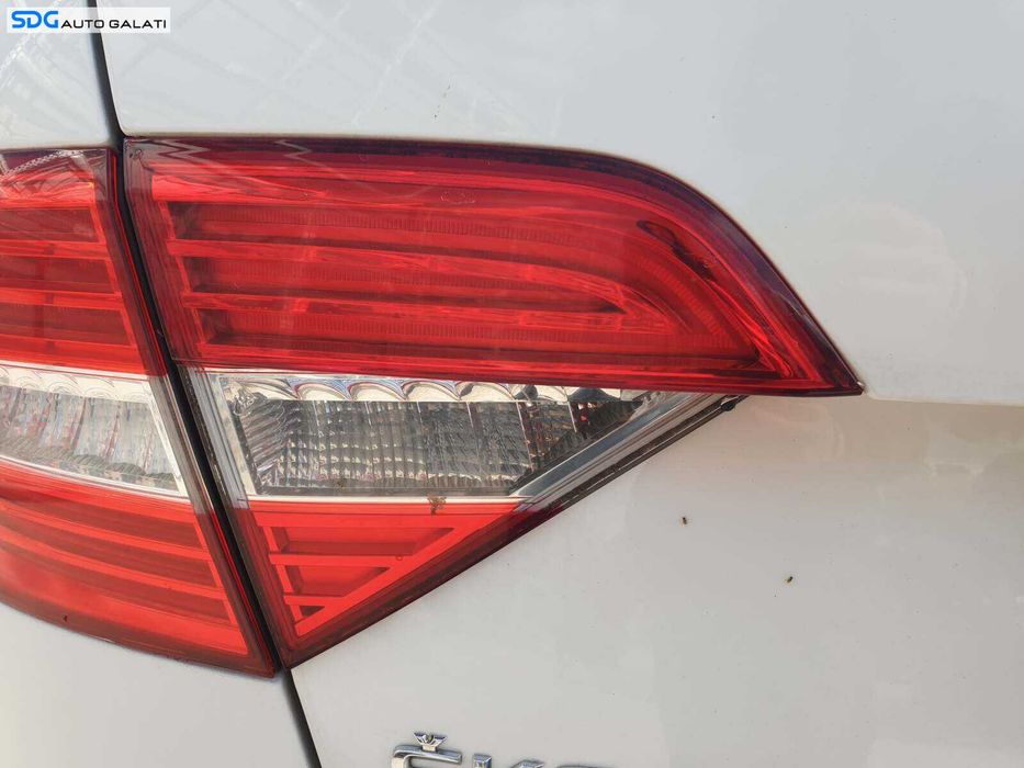 Tripla Stop Lampa Stanga de pe Haion Hayon Portbagaj Skoda Superb 2 Hatchback Berlina FL Facelift 2013 - 2015 [Q1654]
