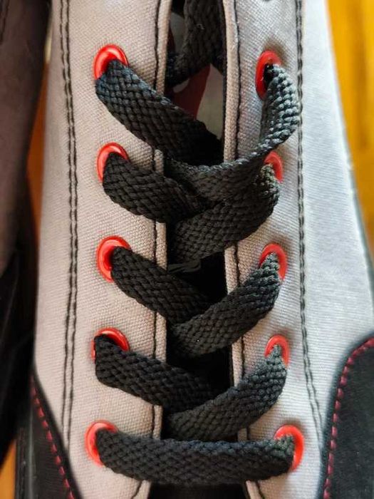 Sneakers gri/negru EMP Five Finger Death Punch mărimea 42