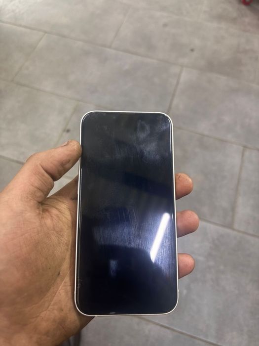 Продам айфон 13 .