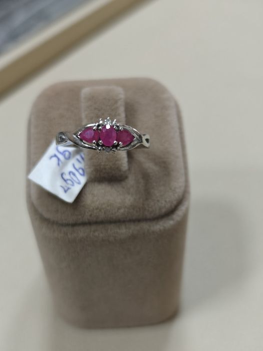 Inel aur 9k 1.90gr cu diamante și rubine(r) de