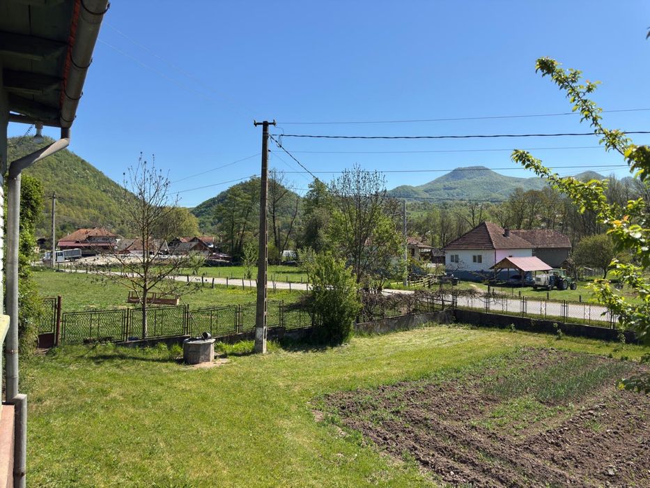 Vand sau schimb cu apartament în Deva, casa in Hartagani