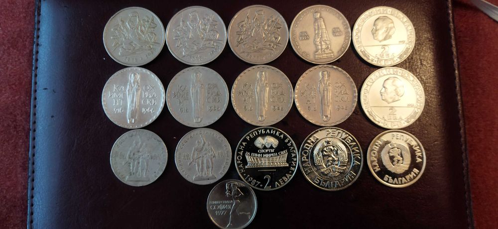 16 броя Юбилейни монети