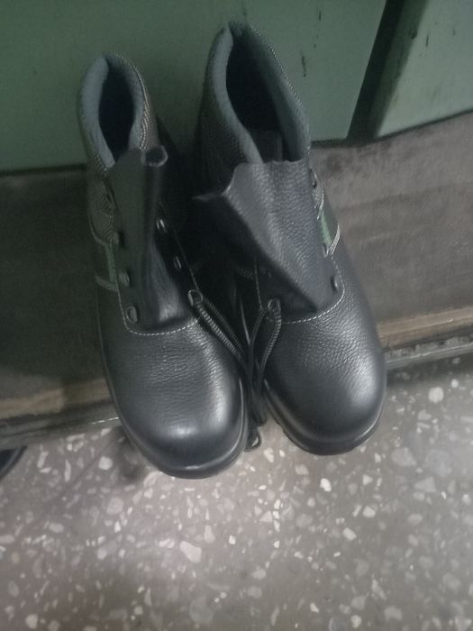 Продаю ботинки новые