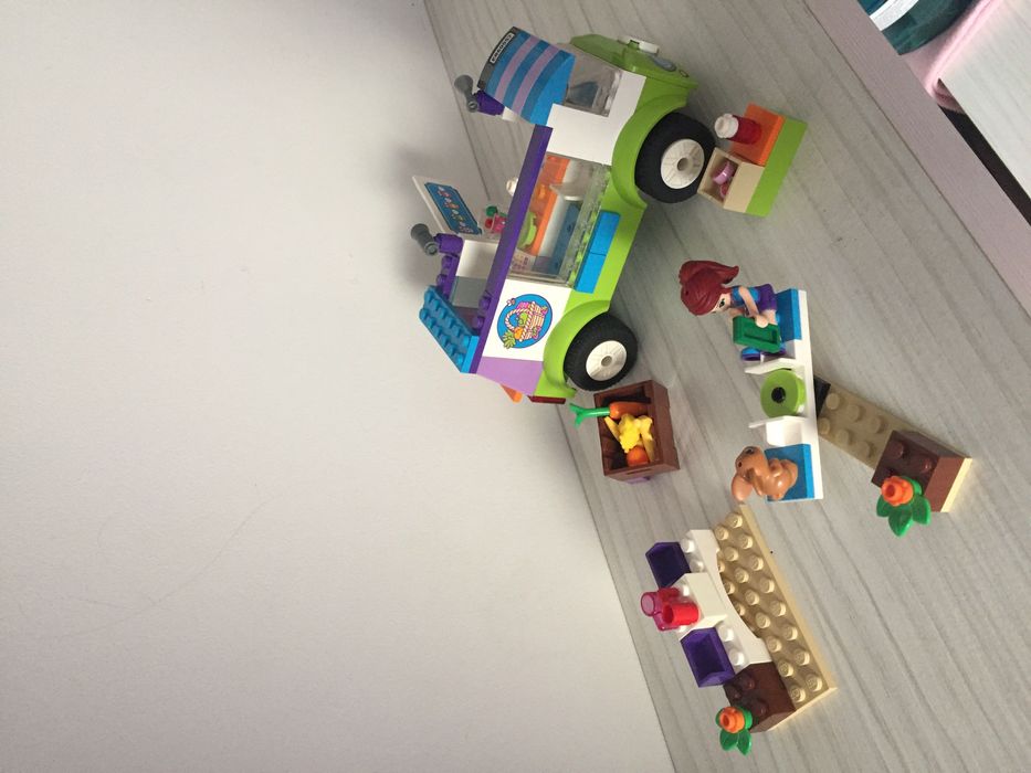 Joc Lego Friends 10749 Piața Miei