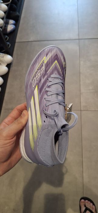 Футболни обувки (стоножки/бутонки) adidas