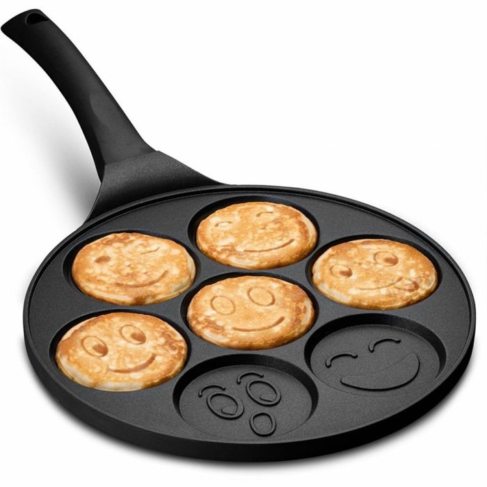 Тиган за палачинки с форми на емотикони – перфектен за весела и вкусна