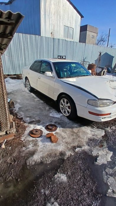 Машина камри 3л //