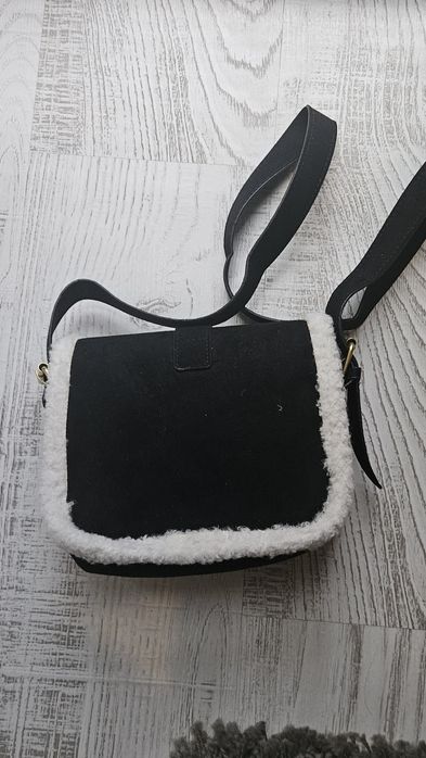 Малка чанта  .  .