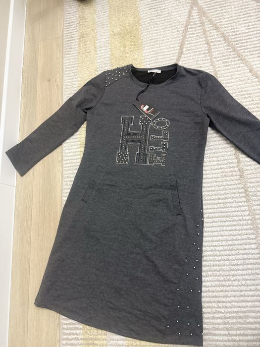 Платья и брюки.