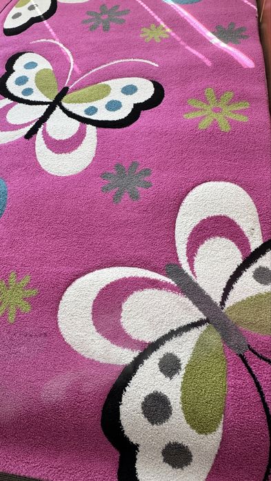 Детски килим с пеперуди