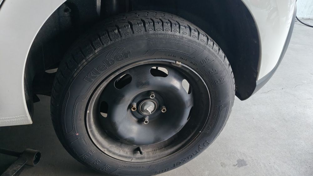 Vând 4 anvelope de vara Kleber 185/65/R15