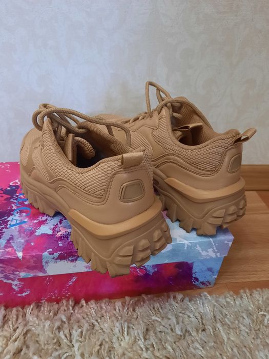 Продам кроссовки