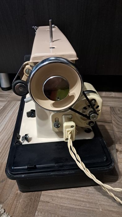 Mașină de cusut Elec