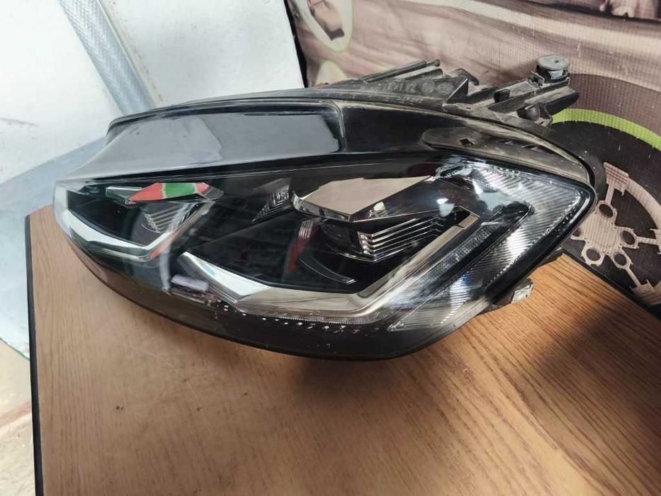 Far stanga golf 7 full led cod 5g1941035 cu mic defect pe plexid