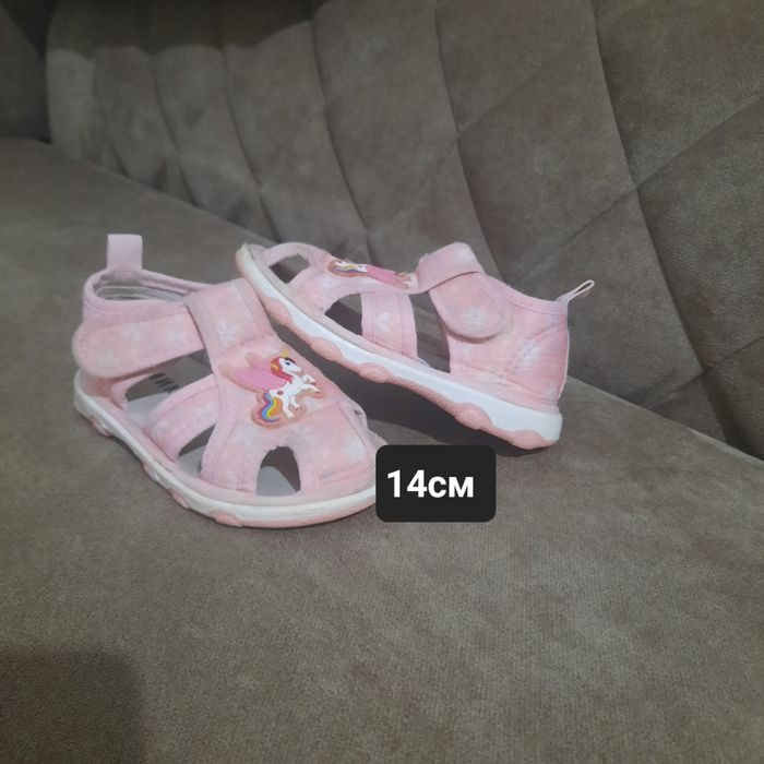 Продам детскую обувь. Для девочки.