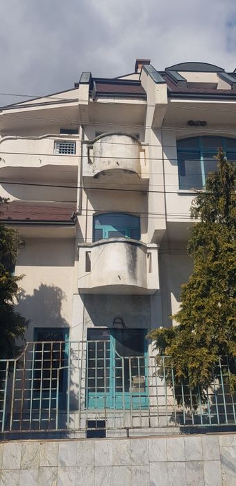 Продава бизнес комплекс  в с.Яхиново общ.Дупница