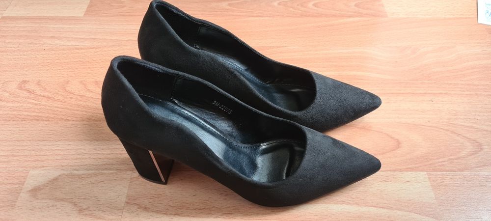 Черни елегантни обувки на висок ток 38 номер
