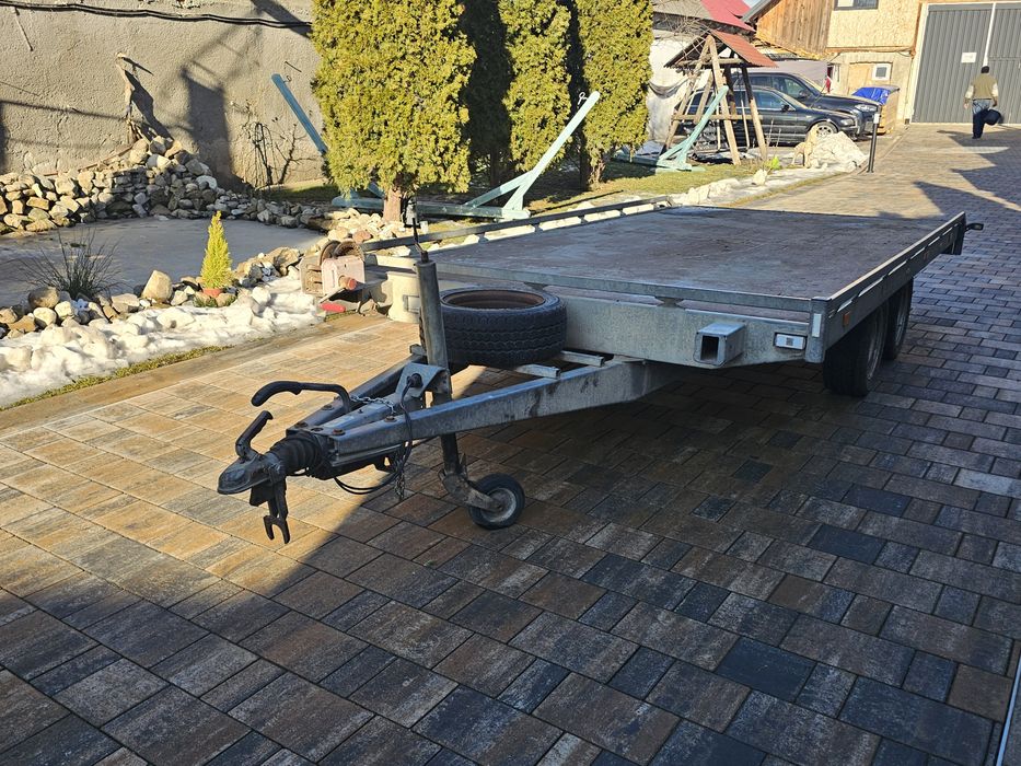 Vand platformă auto trailer transport masini 2700 kg cale incluse  sistem franare