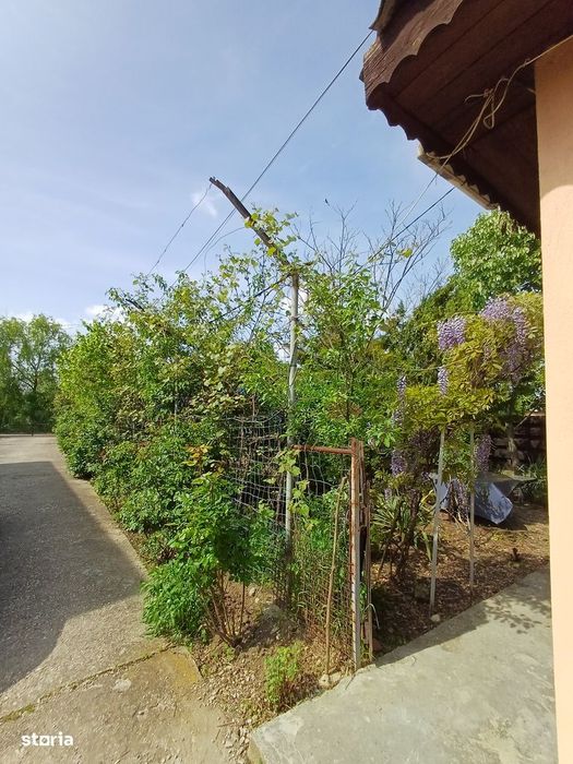 De vanzare casa cu suprafata construita 92mp si curte de 584mp