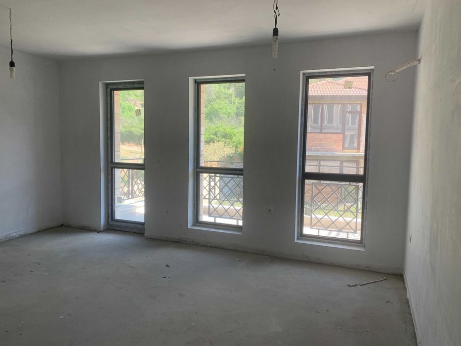 ТРИСТАЕН апартамент в бутикова сграда