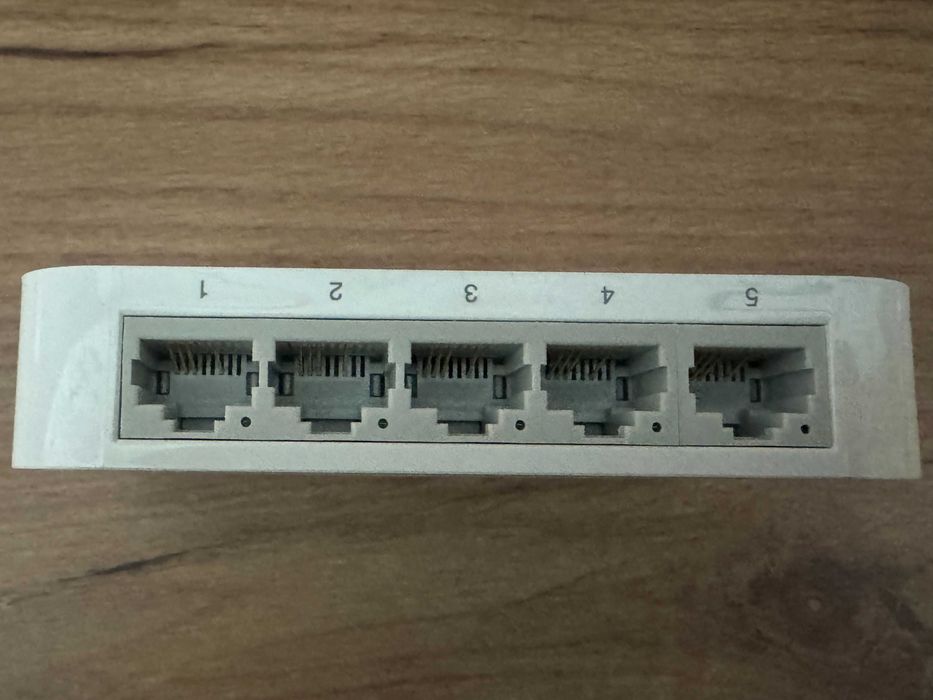 Безжичен рутер TP-Link TL-WR941ND с OpenWRT + суич