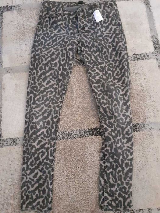 Jeansi H&M, marimea 42, purtati o singura data