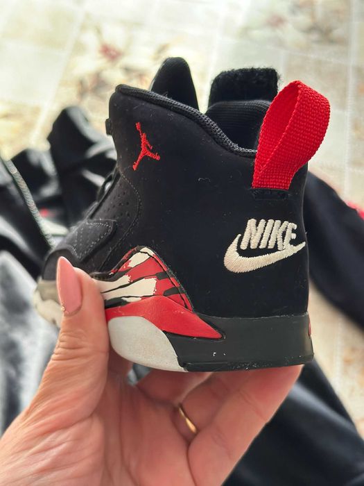 Adidași, ghete, sandale, foarte puțin folosite, ca și noi.!