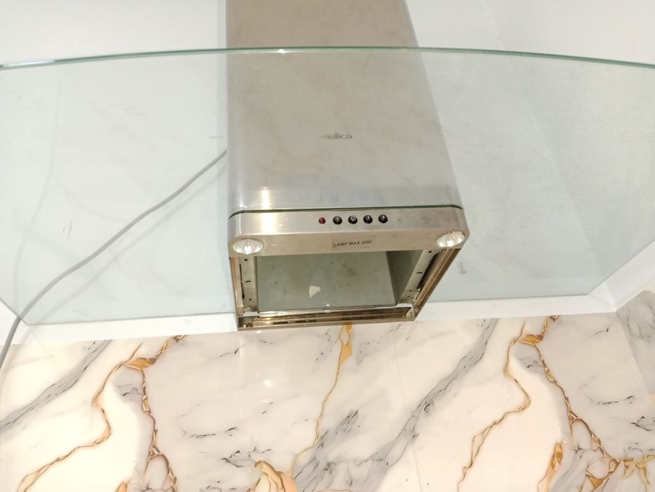 Продается мощная Вытяжка Elica