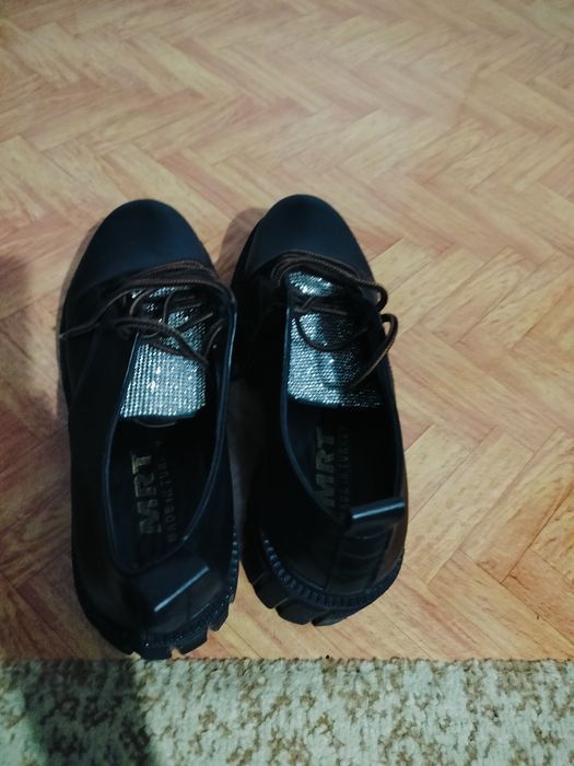 Продавам чисто нови дамски обувки