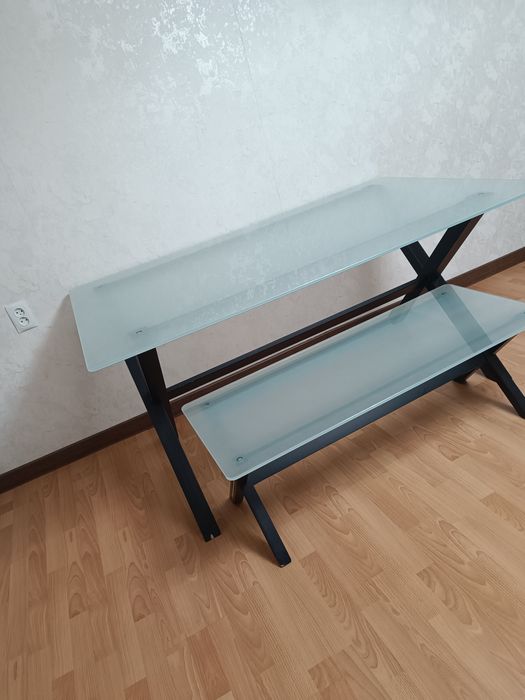 Столы стеклянные