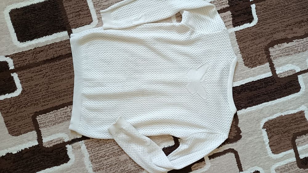 Кофта молочного цвета ручная вязка